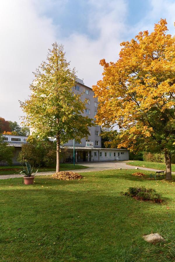 Hostel Huetteldorf Vienna Exterior photo